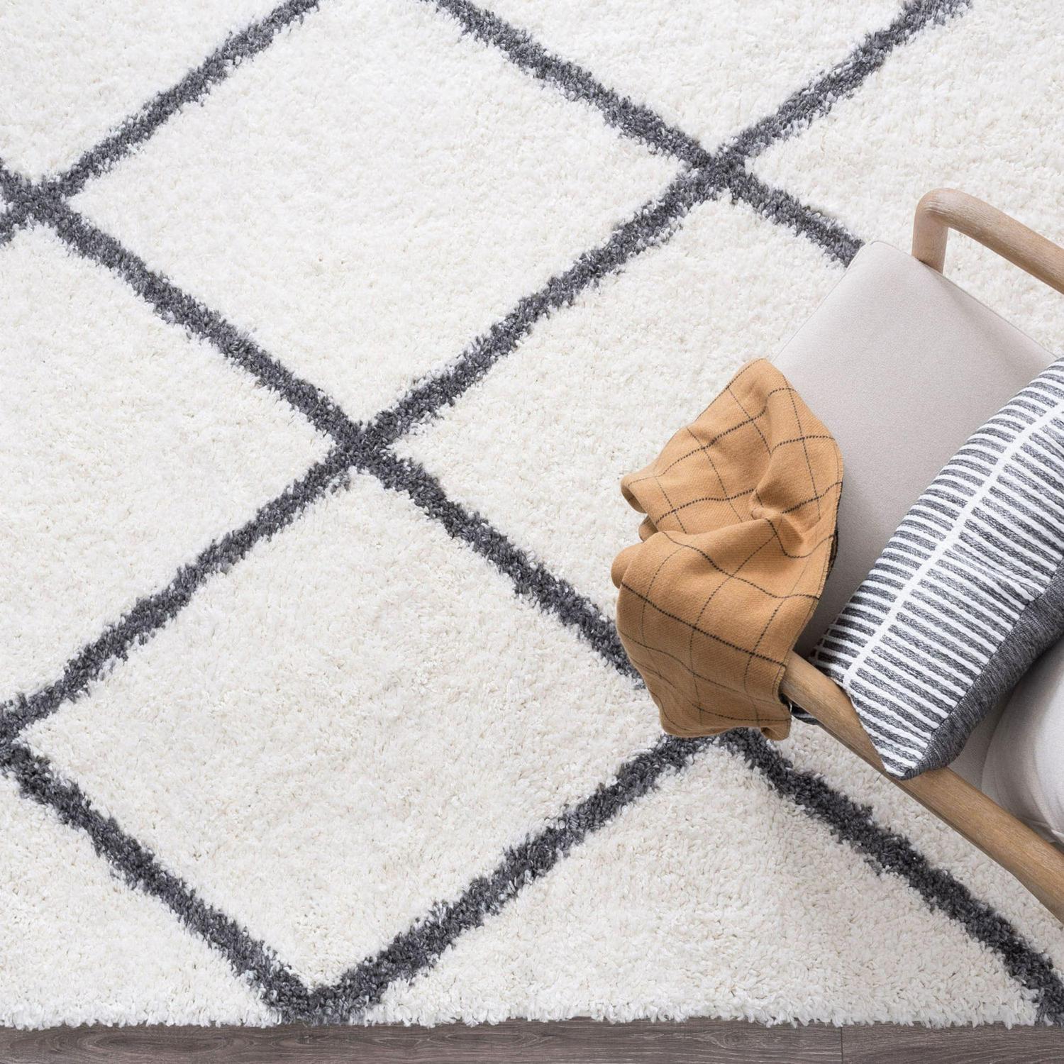 Bliss Rugs Transitional Diamond 5'3'' x 7'3'' White and Gray Polypropylene Indoor Area Rug, 5'3'' x 7'3'' - Image 2