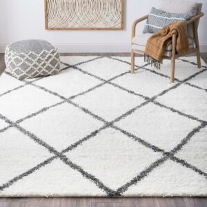 Bliss Rugs Transitional Diamond 5'3'' x 7'3'' White and Gray Polypropylene Indoor Area Rug, 5'3'' x 7'3''