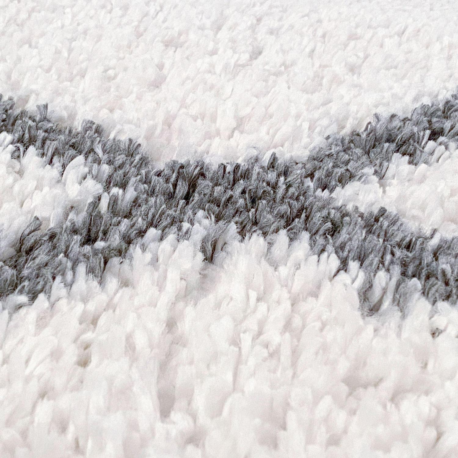 Bliss Rugs Transitional Diamond 5'3'' x 7'3'' White and Gray Polypropylene Indoor Area Rug, 5'3'' x 7'3'' - Image 4