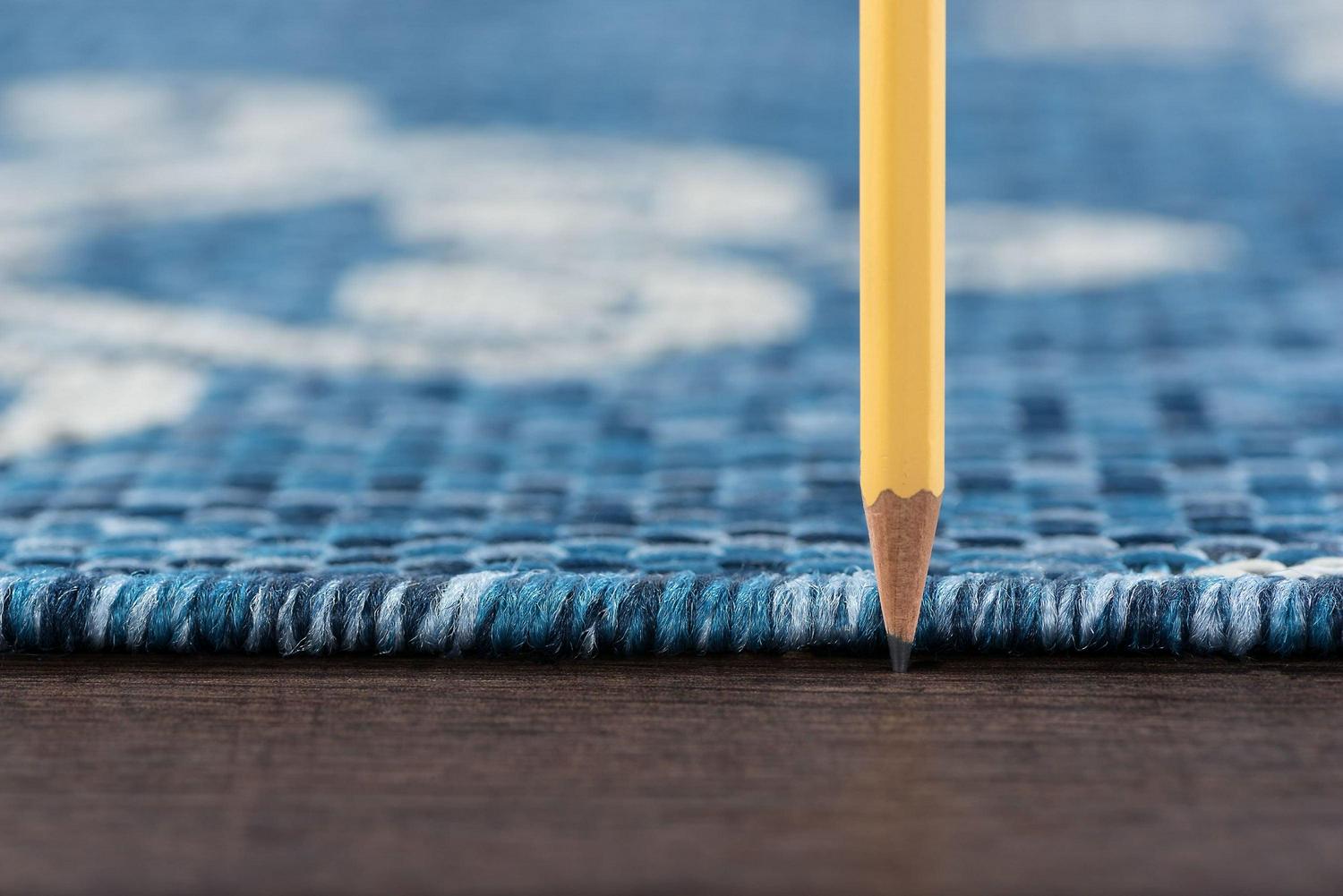 Veranda Transitional 5' x 7' Indigo and Light Gray Polypropylene Outdoor Area Rug - Image 3