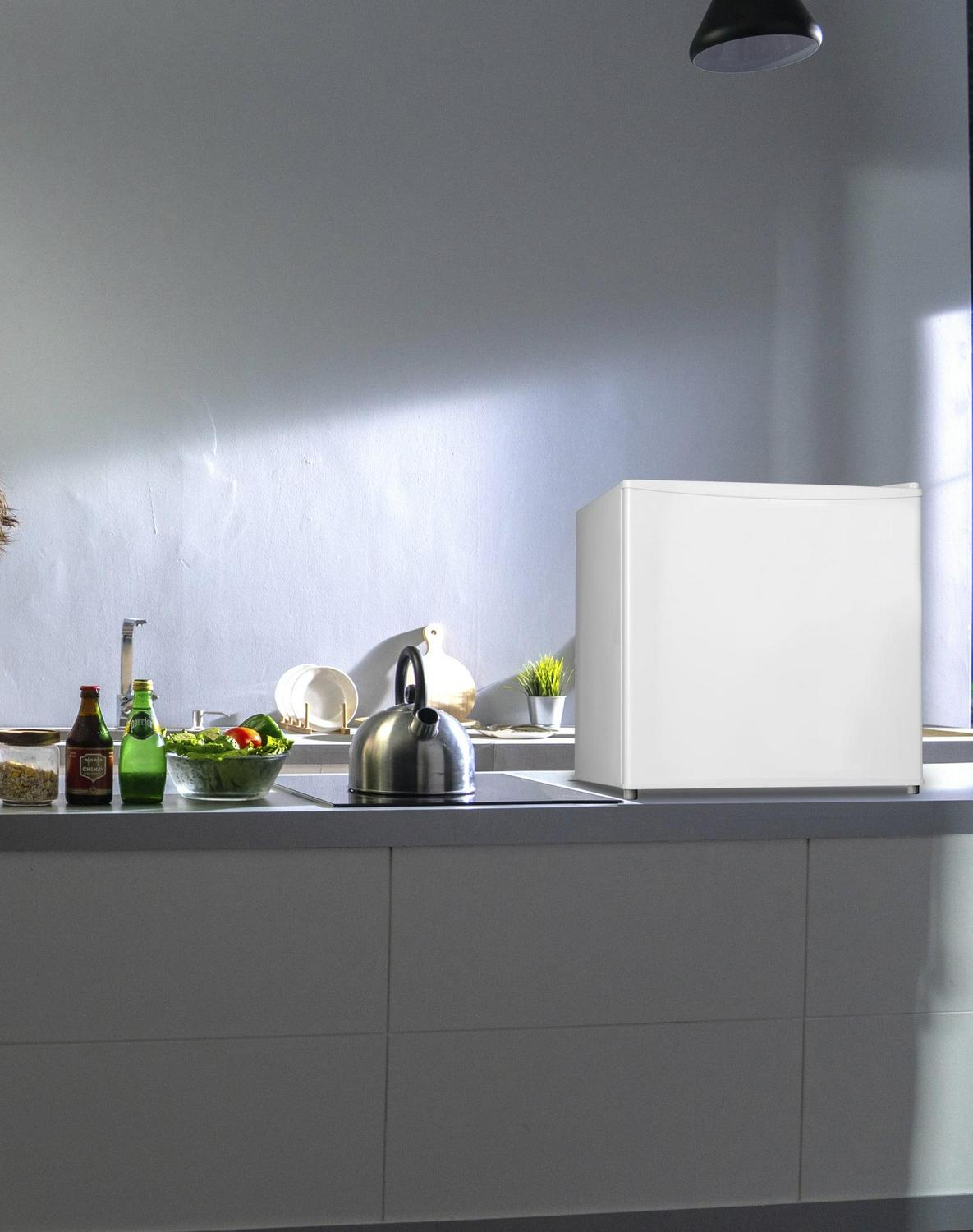 Arctic King 1.1 Cu ft Upright Freezer, White, AUFM011AEW - Image 6