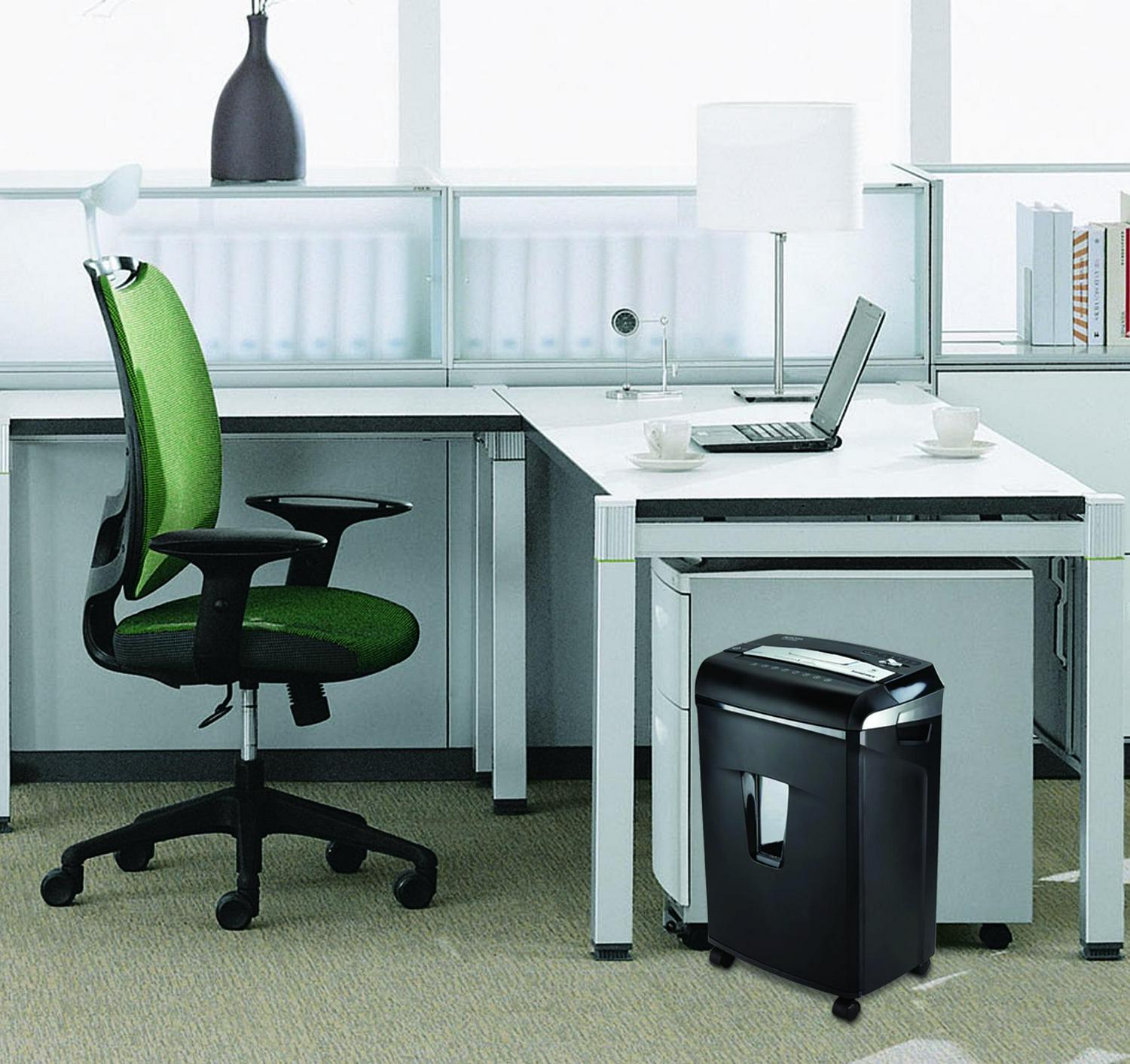 Aurora JamFree AU1235XA 12-Sheet Cross-Cut Paper/Credit Card Shredder with Pull-Out Wastebasket - Image 5