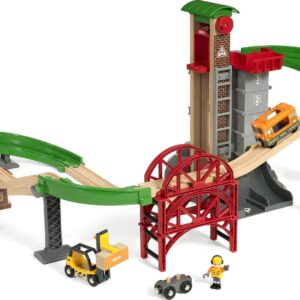 BRIO World Wooden Railway Train Set - Lift & Load Warehouse Set - Ages 3+