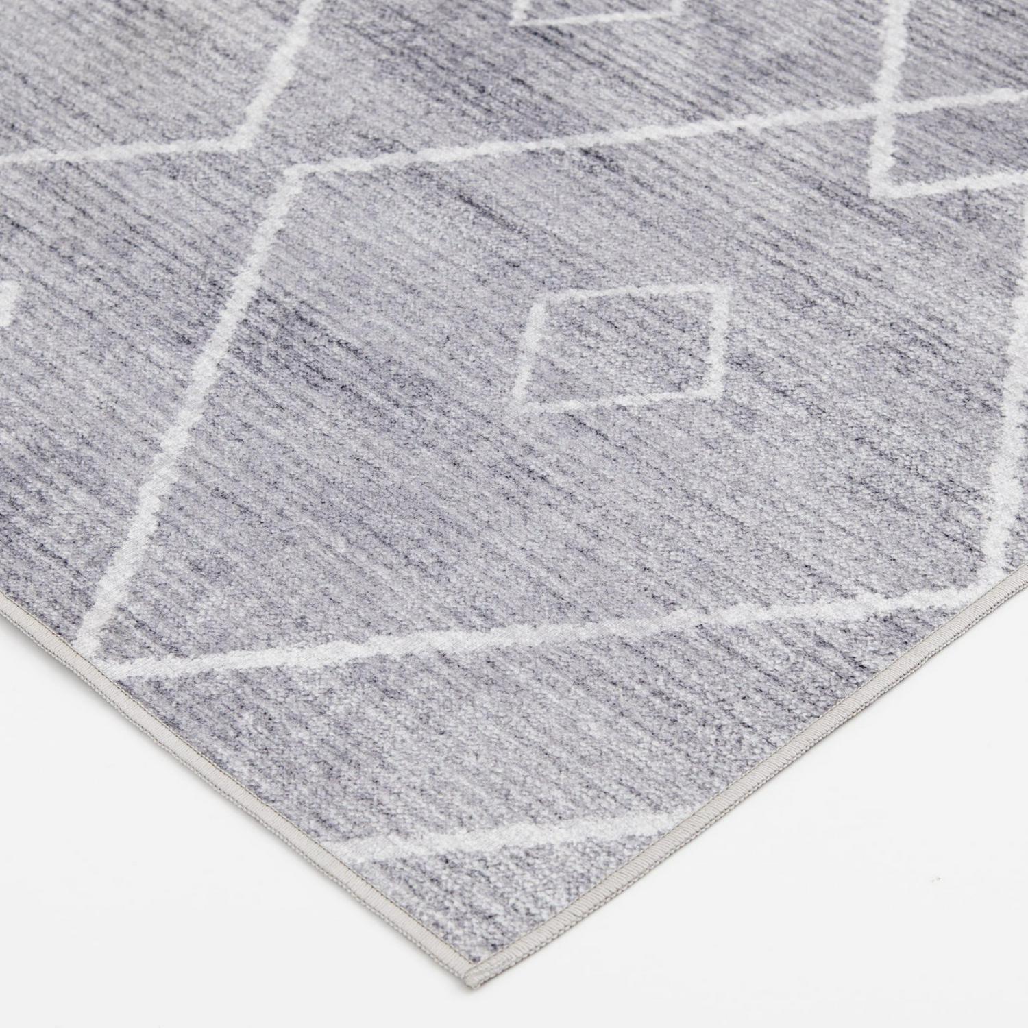 Better Homes & Gardens Diamond Machine Washable Indoor Area Rug, Gray, 5'x7' - Image 3
