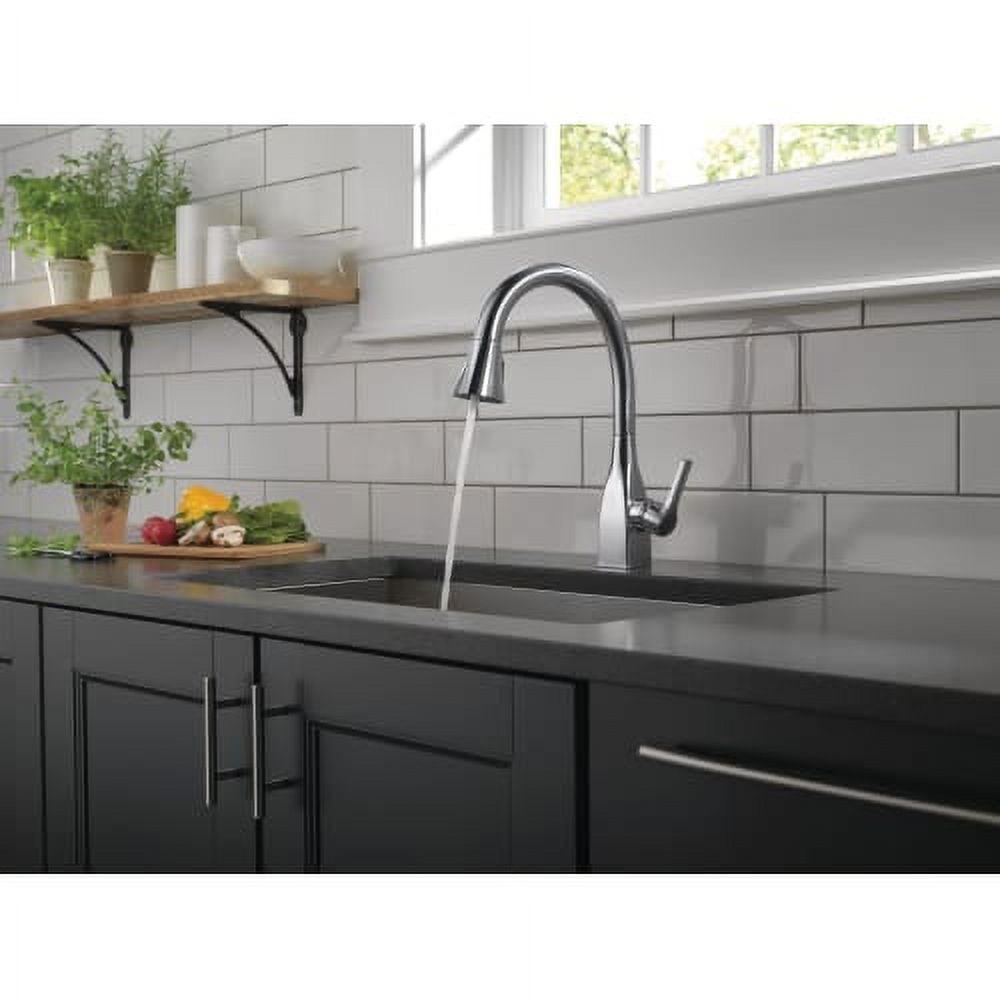 Delta Mateo Single Handle Pull-Down Kitchen Faucet with ShieldSpray Technology, Chrome - Image 3