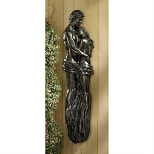 Design Toscano A Moment to Remember Wall Statue by Kaleb Martyn (b. 1960)