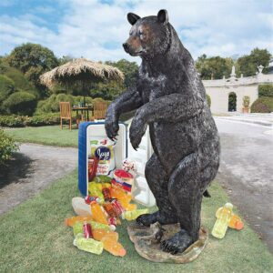 Design Toscano Fishing for Trouble Bear Statue: Grande