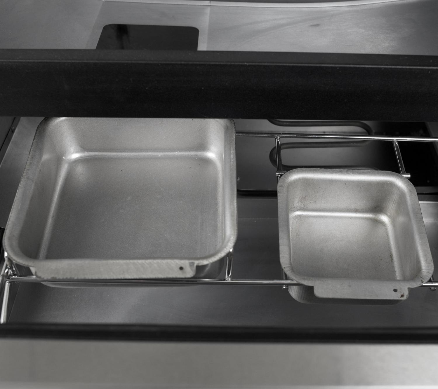 Dyna-Glo 40" Two Door Digital Bluetooth Electric Smoker - Image 8