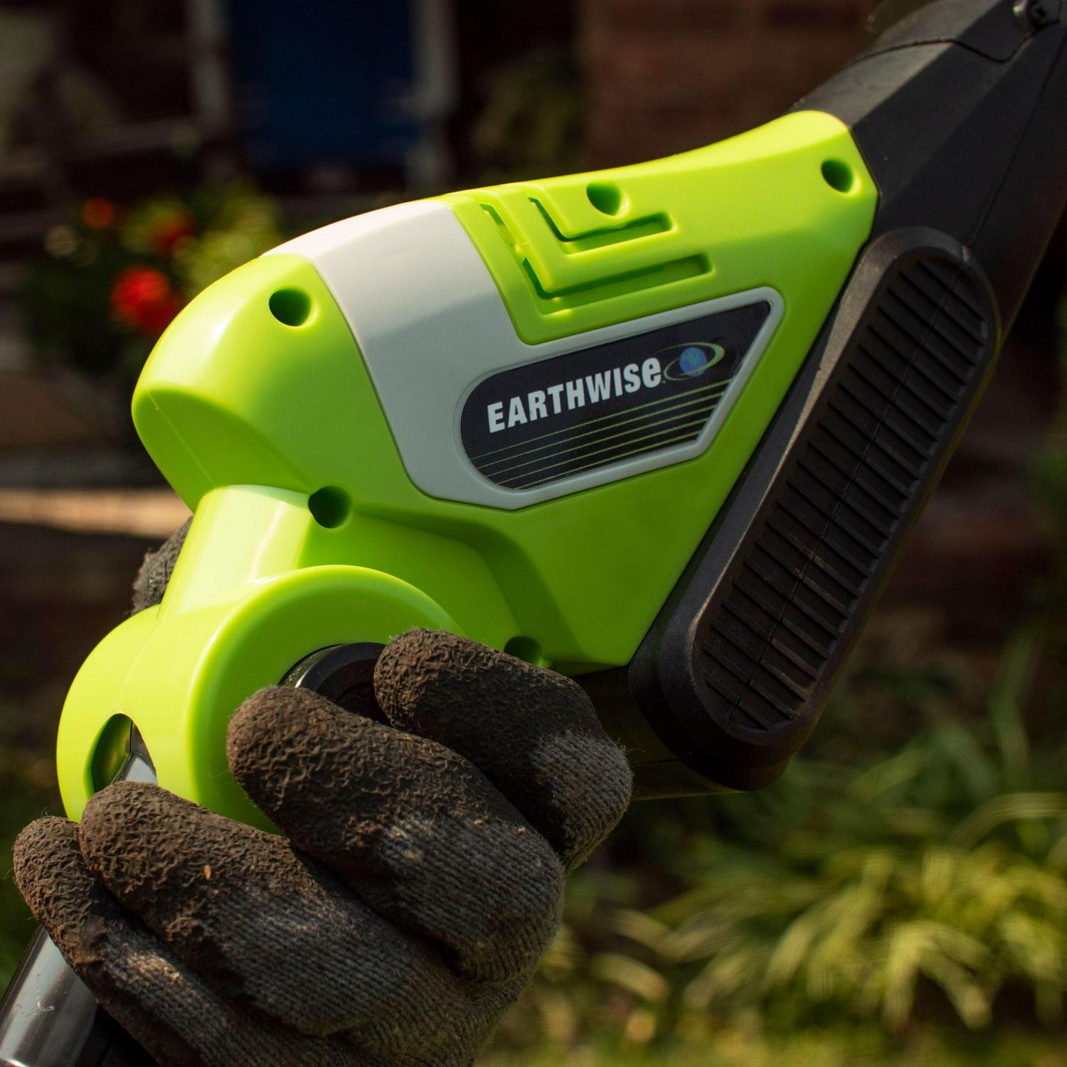 Earthwise LPHT12022 20" Cordless Electric 20 Volt Pole Hedge Trimmer (2Ah Battery and Charger Include) - Image 2