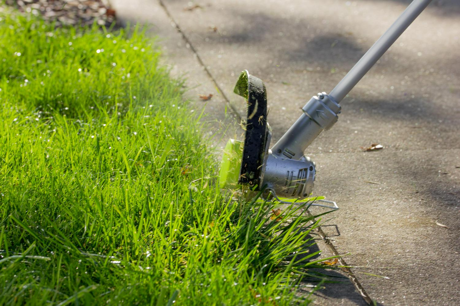 Earthwise LST04012 40-Volt Lithium Ion cordless electric 12" String Trimmer (2Ah Battery and Charger Included) - Image 5