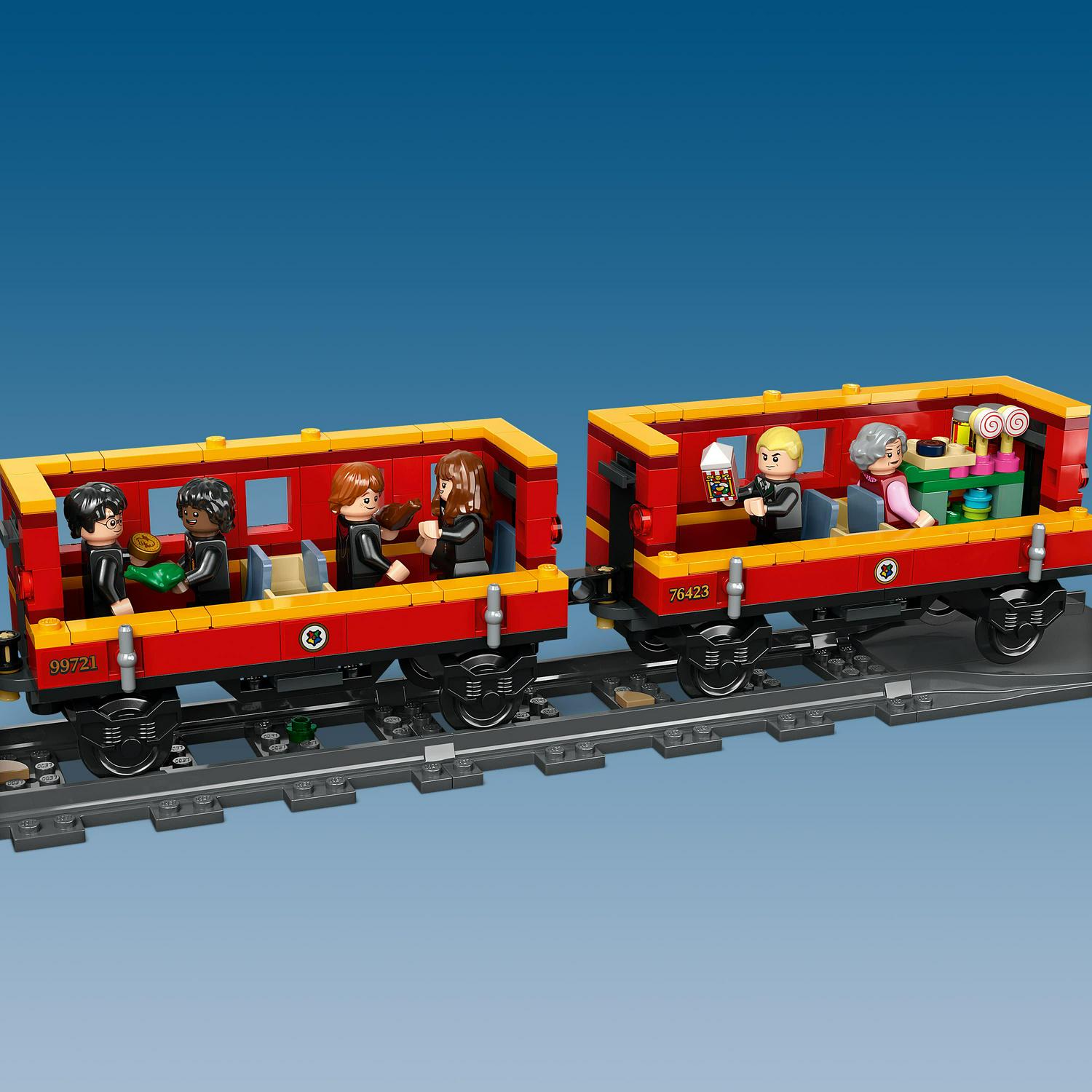 LEGO Harry Potter Hogwarts Express & Hogsmeade Station Building Set, 8 Minifigures Included, 76423 - Image 4