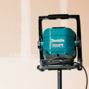 Makita DML805 18V LXT Li-Ion Cordless/Corded 20 LED Flood Light (Tool Only)