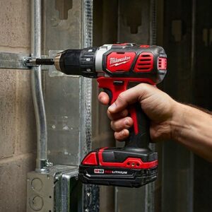 Milwaukee M18 Compact Drill/Driver Kit 18 V 0-400/0-1800 Rpm 1/2 " Li-Ion