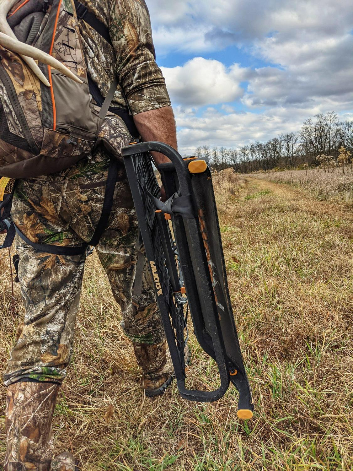 Muddy Boss Xl Hang-on Treestand with Flex-Tek Flip up Seat - Image 4