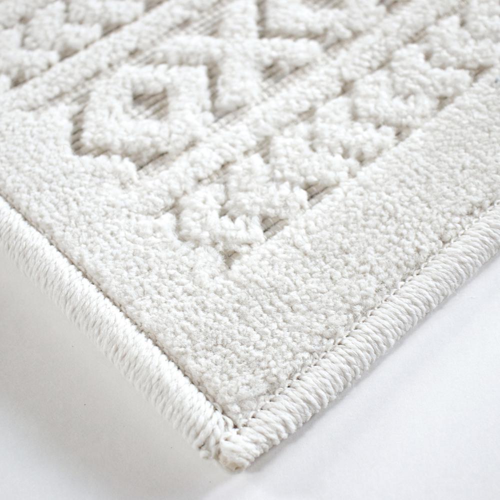 Orian Boucle Jenna 5'2" X 7'6" Natural Geometric Indoor-Outdoor Rug - Image 4