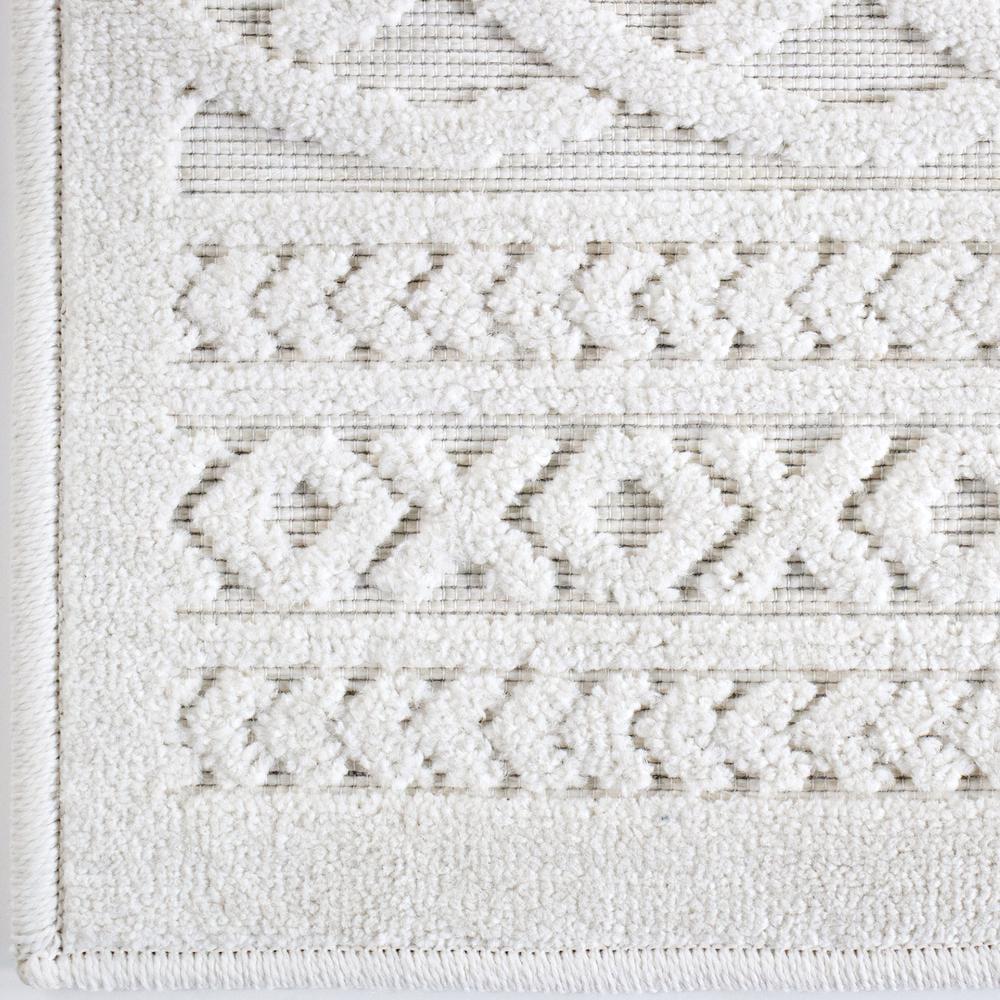 Orian Boucle Jenna 5'2" X 7'6" Natural Geometric Indoor-Outdoor Rug - Image 5