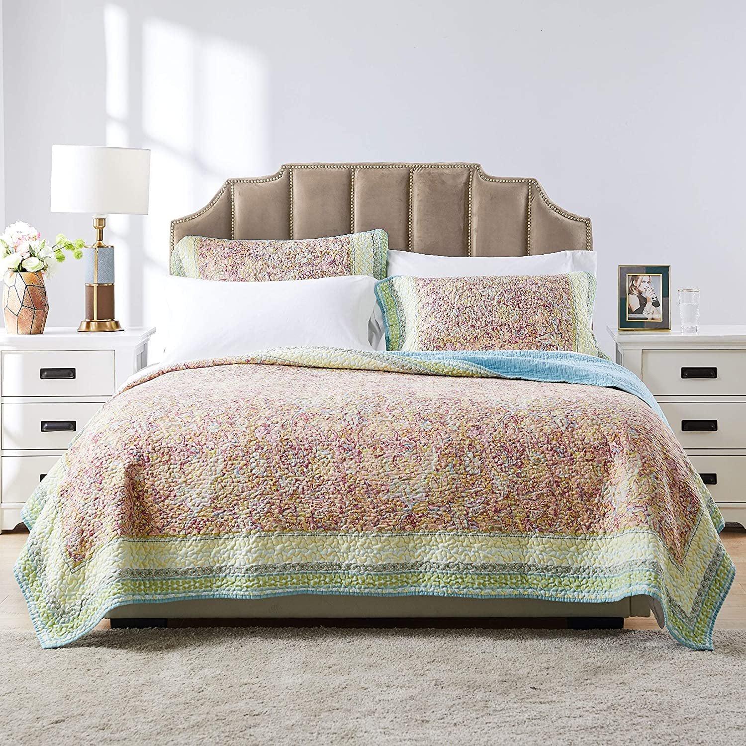 Barefoot Bungalow Palisades Quilt And Pillow Sham Set - Full/Queen 90 x 90", Pastel - Image 2