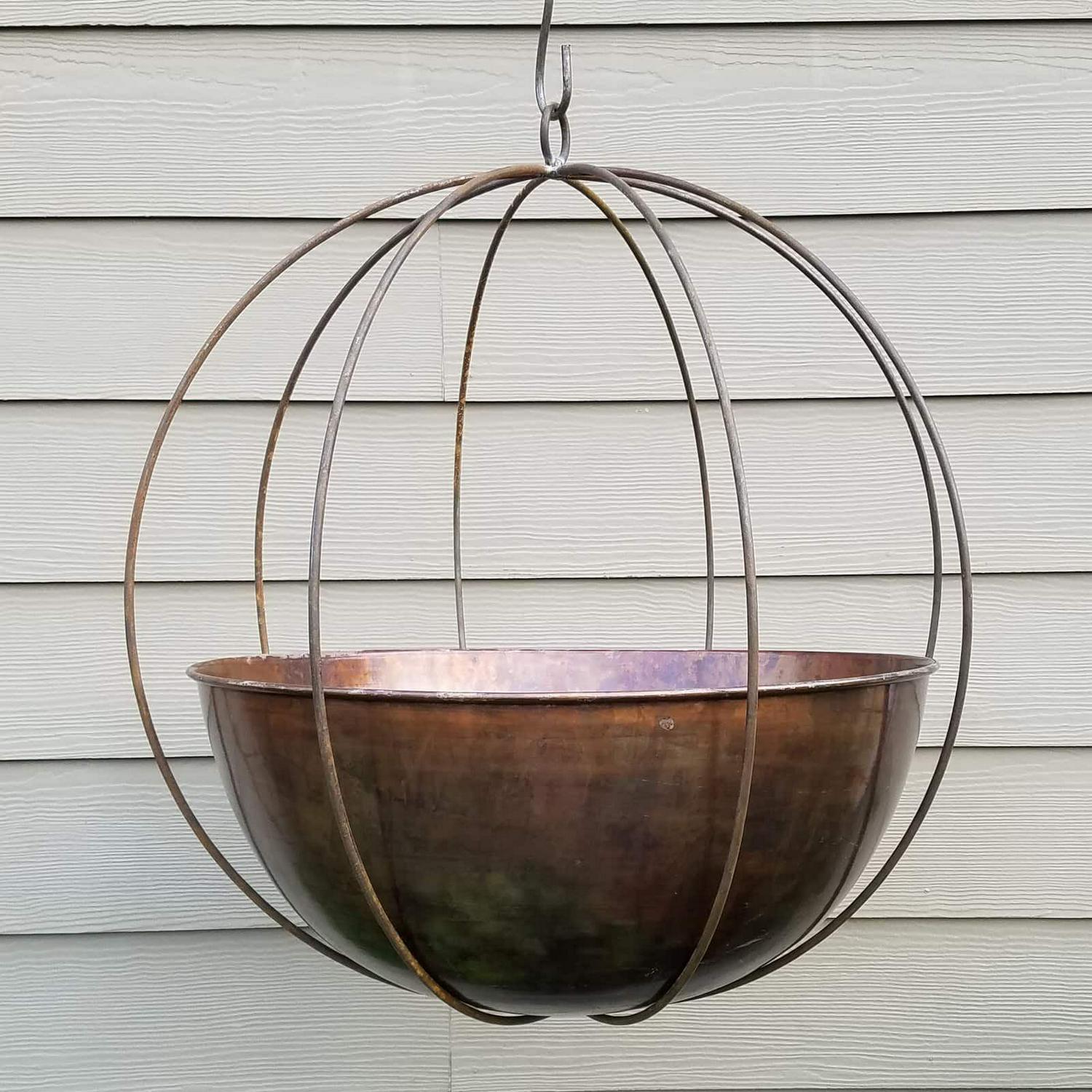 Find Your Passage LLC Large Hanging Globe-shaped Handmade Metal Planter with 10-inch Hook Brown