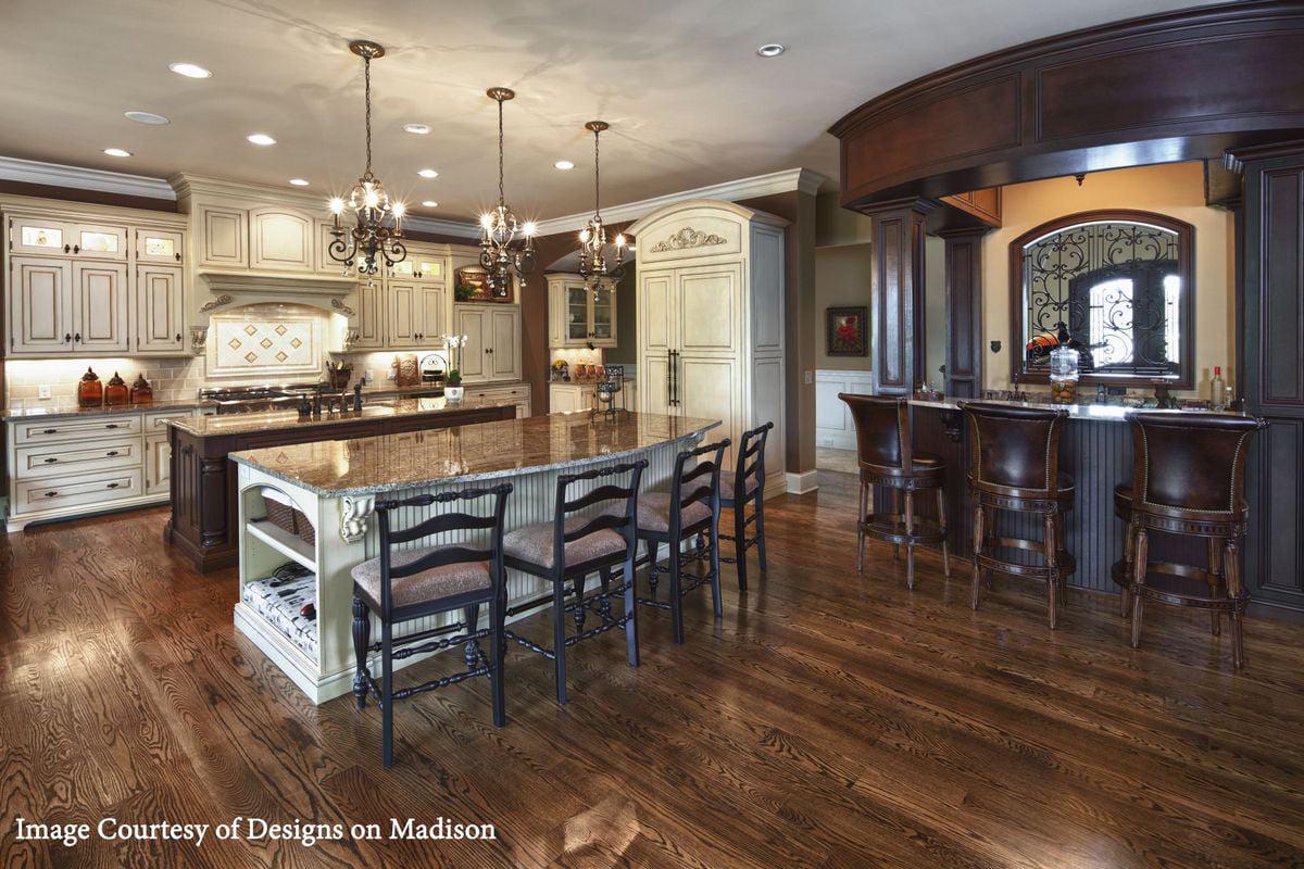 Quoizel MQ5003HL Marquette Mini Chandelier in Bronze - Image 2