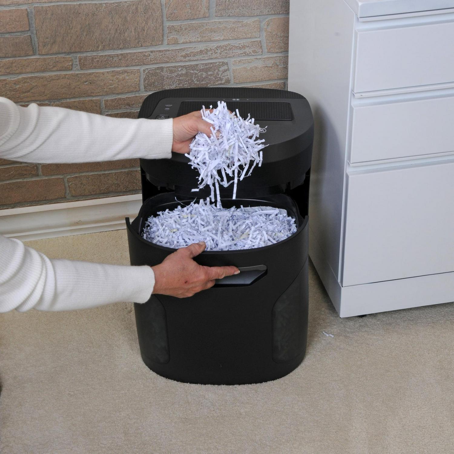 Royal Consumer 16951L 1510MX 15 Sheet Crosscut Paper Shredder - Image 19