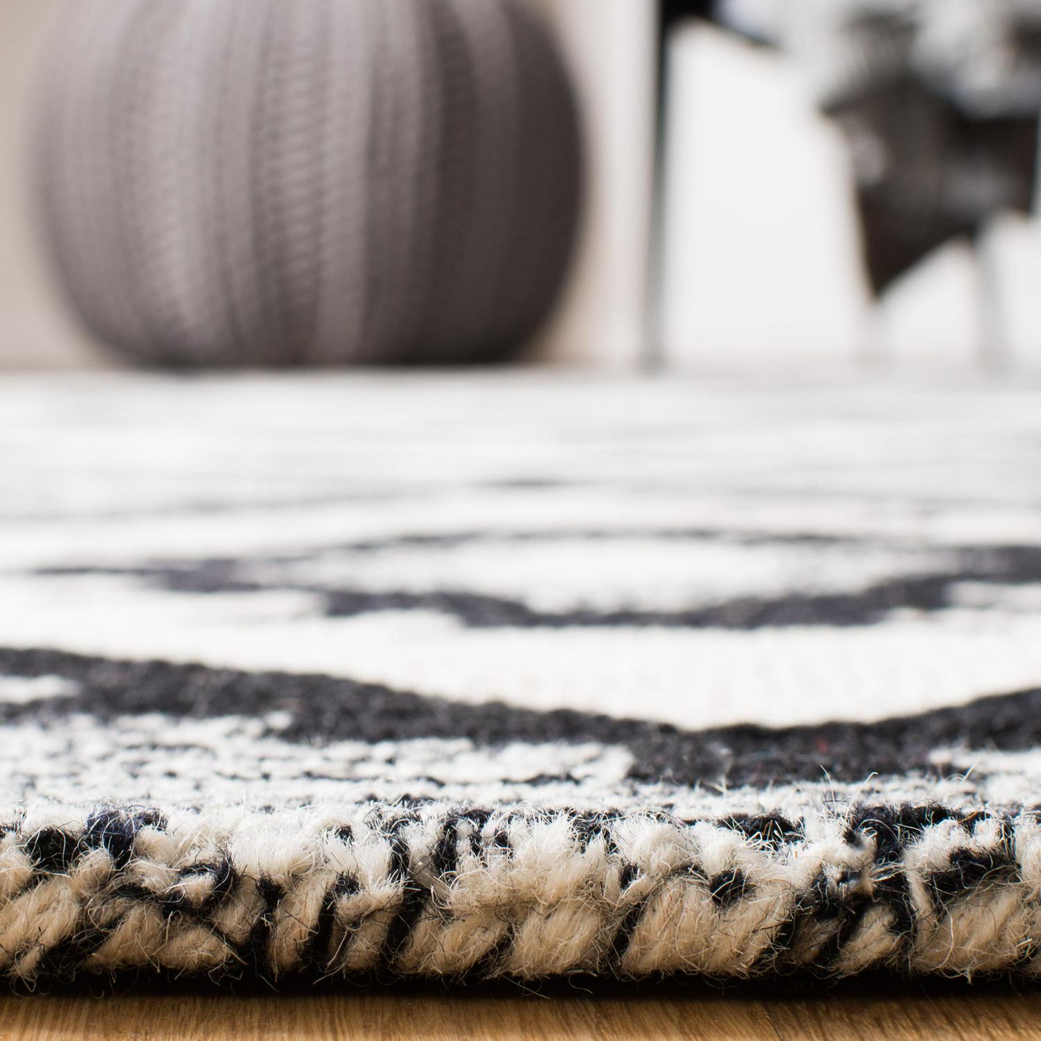 SAFAVIEH Aspen Michaelangelo Southwestern Wool Area Rug, Charcoal/Black, 5' x 8' - Image 4