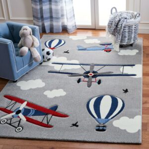 SAFAVIEH Carousel Kids Biplanes in the Sky Area Rug, Light Gray/Red, 5'3" x 7'6"
