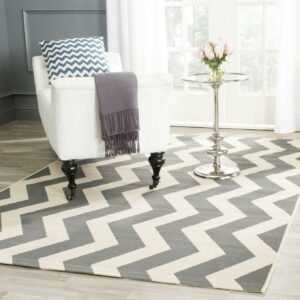 SAFAVIEH Courtyard Ayden Chevron Indoor/Outdoor Area Rug, Grey/Beige, 6'7" x 9'6"