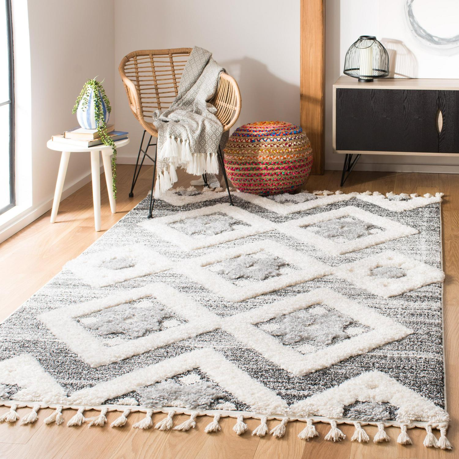 SAFAVIEH Moroccan Tassel Shag Dawson Moroccan Geometric Area Rug, Grey/Ivory, 5'3" x 7'6" - Image 2