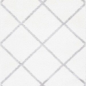 SAFAVIEH Tahoe Elwyn Trellis Shag Area Rug, 5' x 7', White/Grey