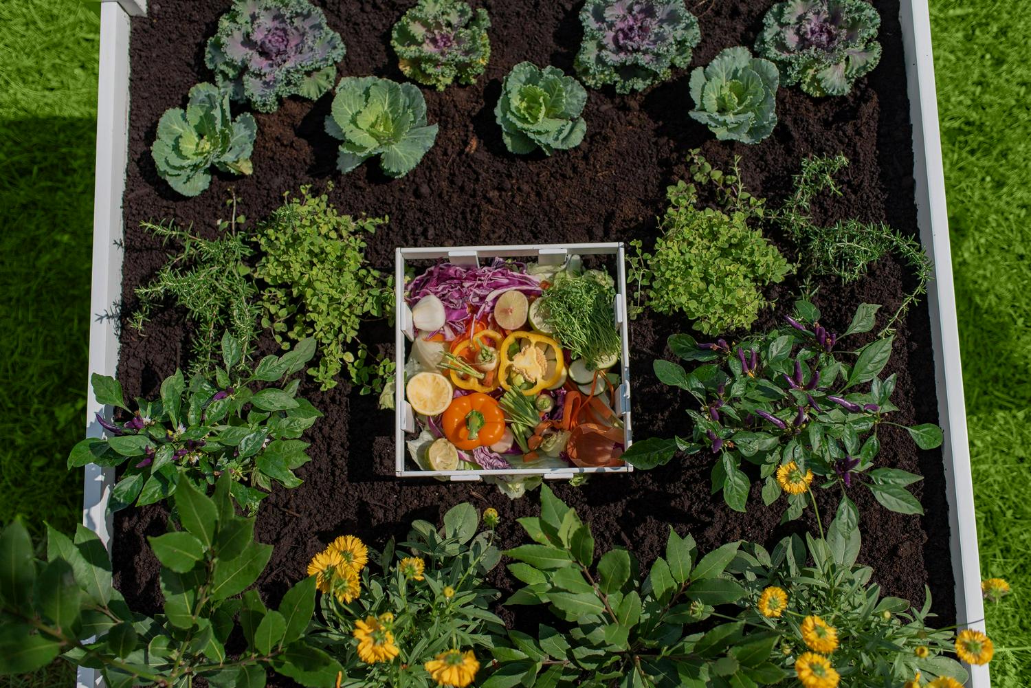 Vita Classic 4 in L x 4 in W x 22 in H Vinyl Keyhole Composting Garden, White, VT17101 - Image 5