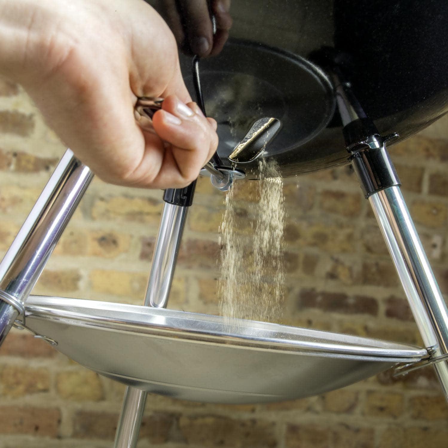 Weber Original Kettle 22-Inch Charcoal Grill, Black - Image 4