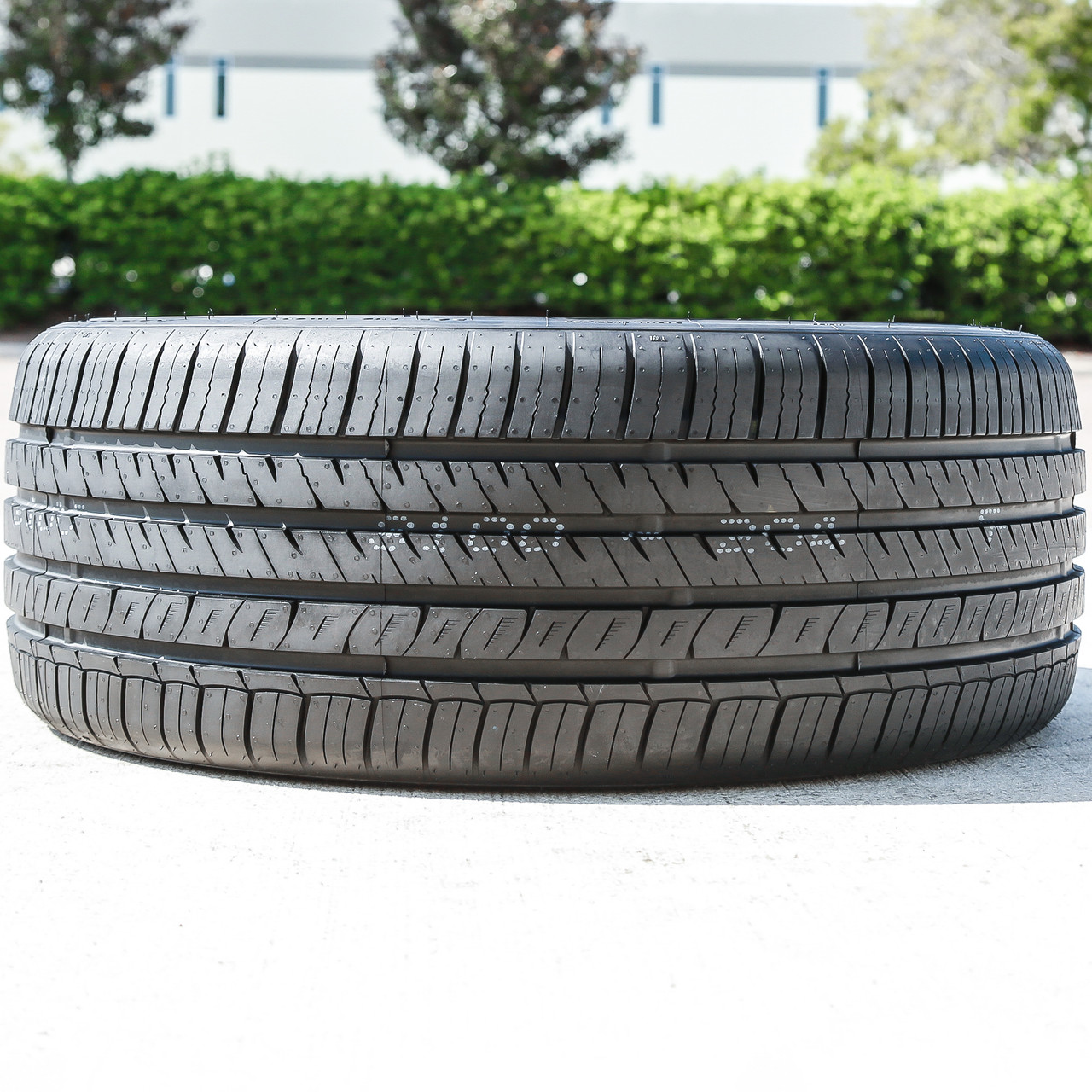 Evoluxx Capricorn UHP UHP 225/40R18 92Y XL Passenger Tire - Image 2