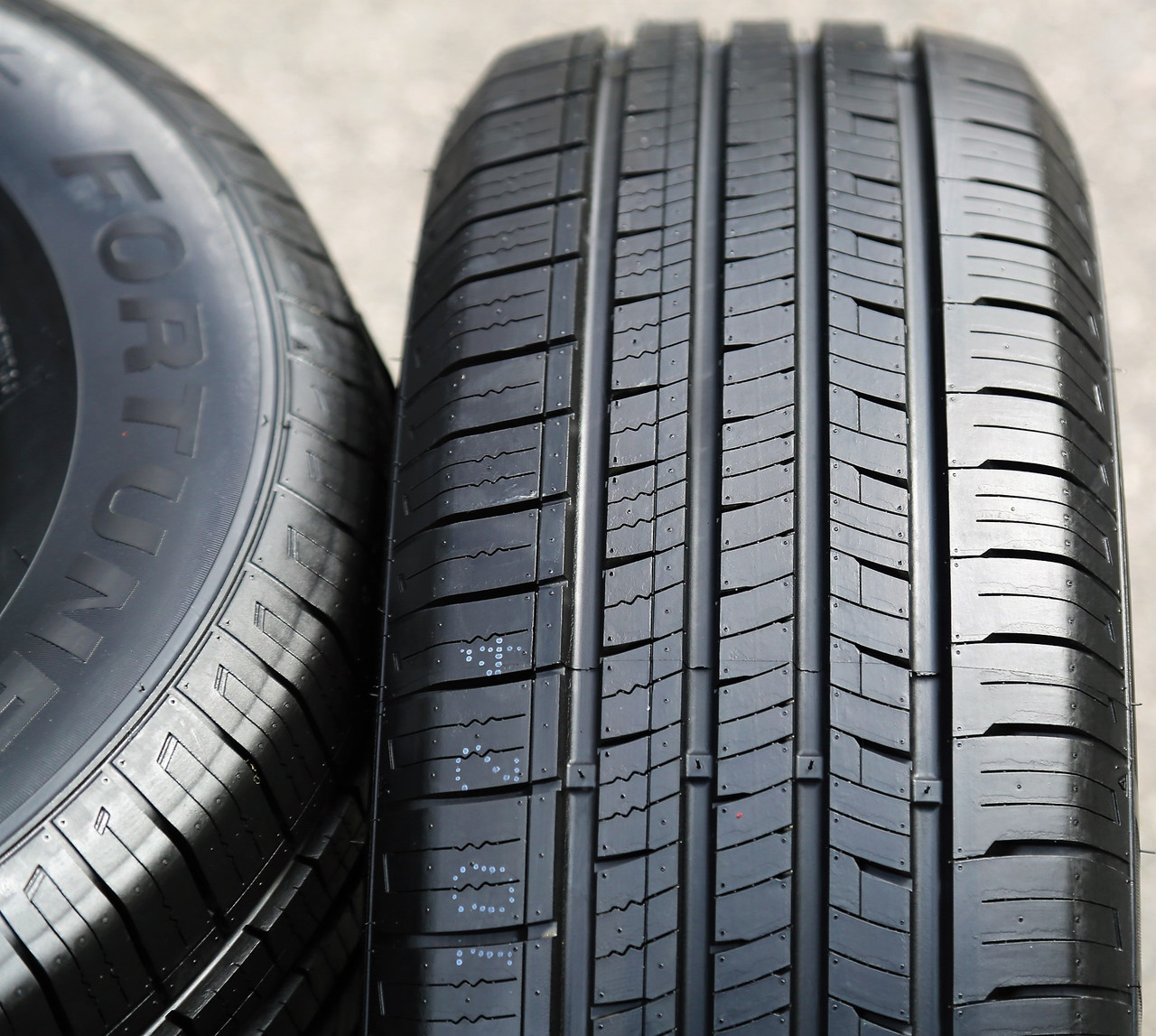 Fortune Perfectus FSR602 All Season 235/70R16 106H Passenger Tire - Image 4