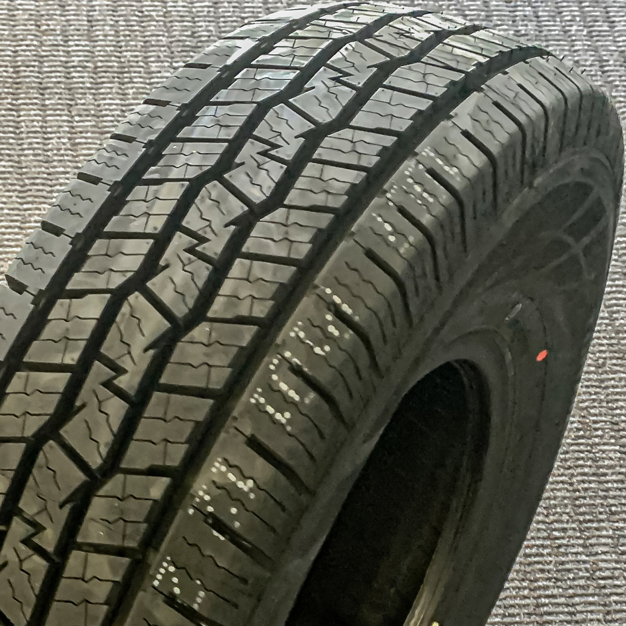 Fortune Tormenta H/T FSR305 Highway LT275/65R18 123/120S E Light Truck Tire - Image 2