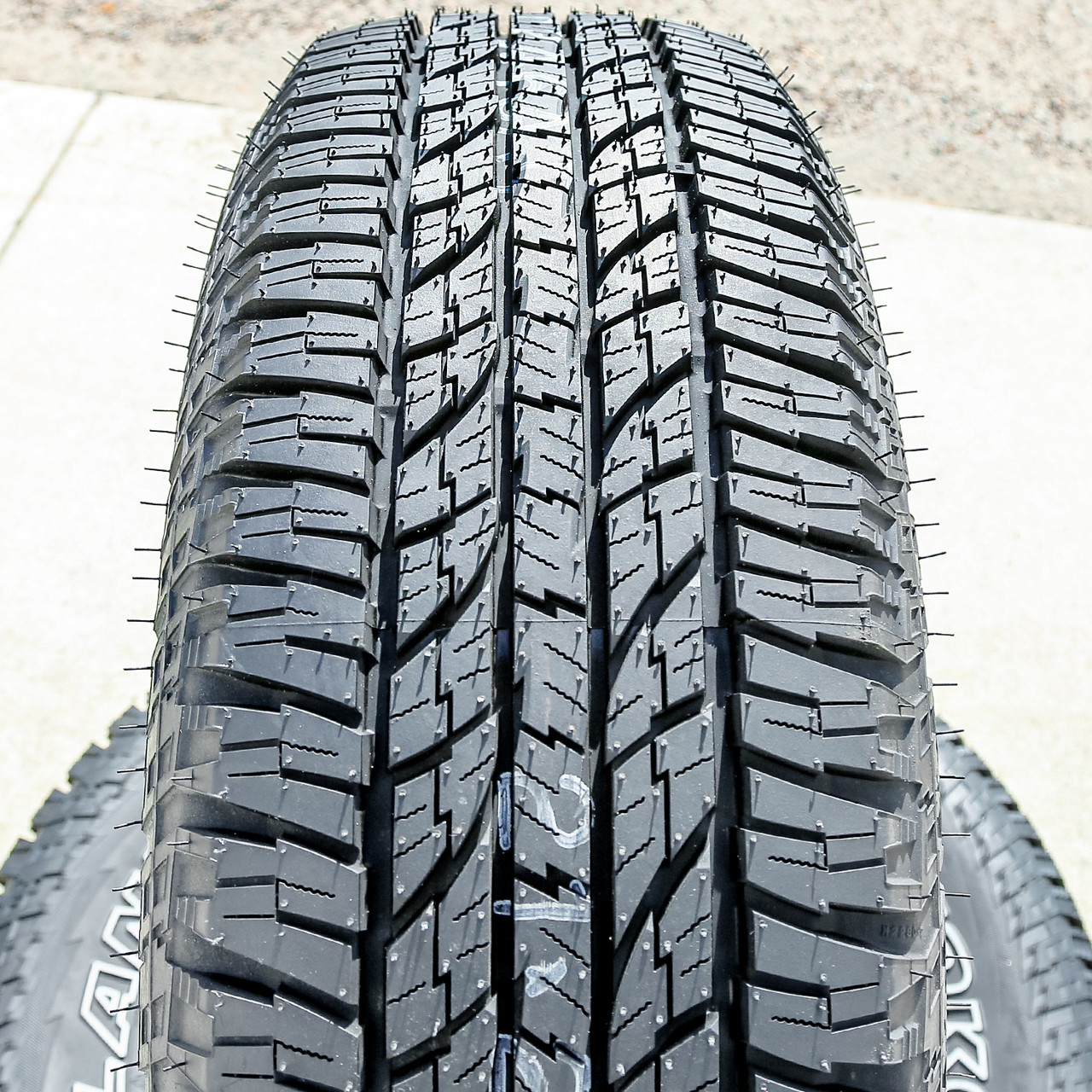 Yokohama Geolandar A/T G015 P285/70R17 117T OWL All Weather Tire - Image 3